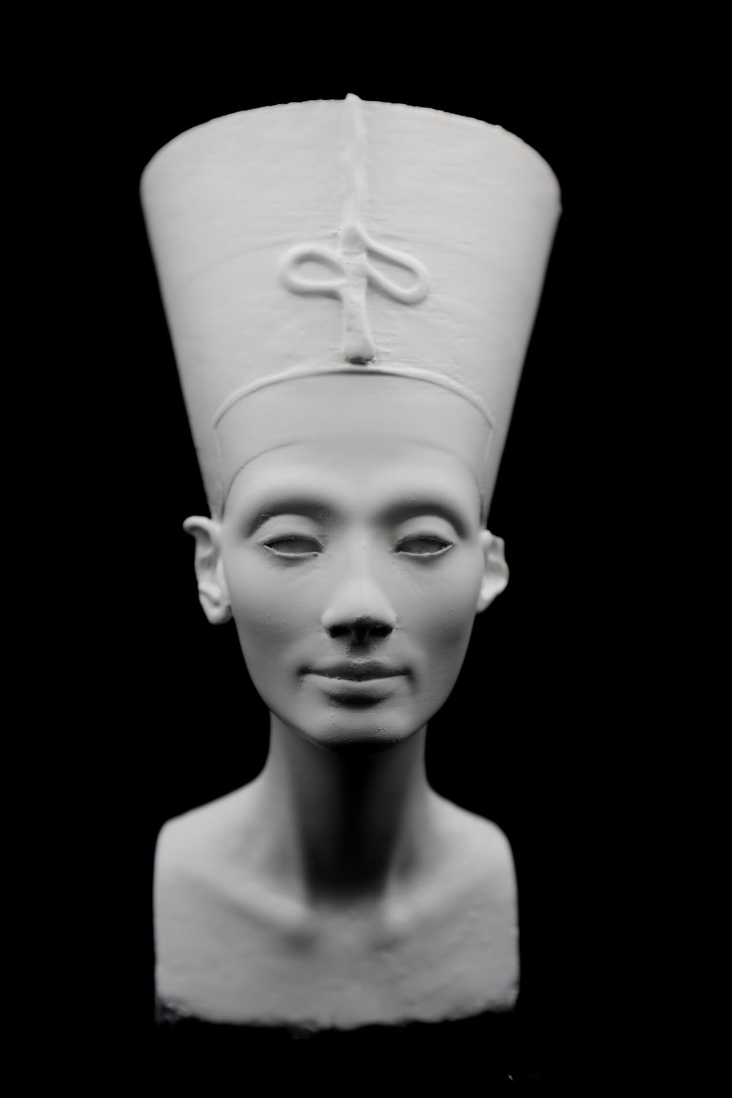 Nefertiti Bust - Ancient Egyptian Queen Replica Statue