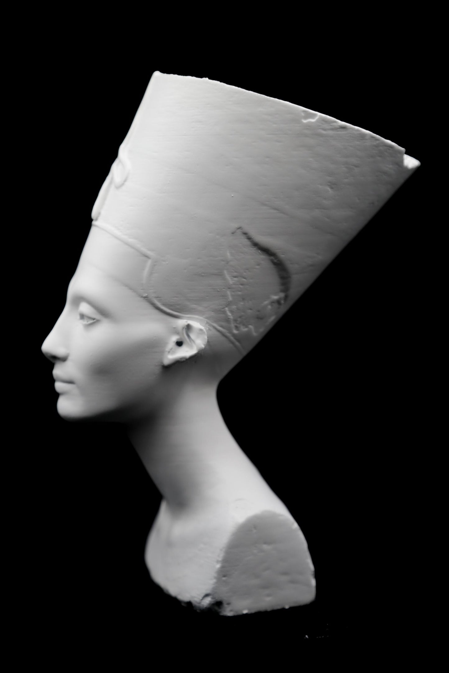 Nefertiti Bust - Ancient Egyptian Queen Replica Statue